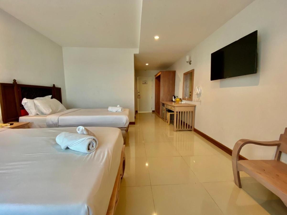 At Ruam Chok Hotel Chiang Mai Exterior foto