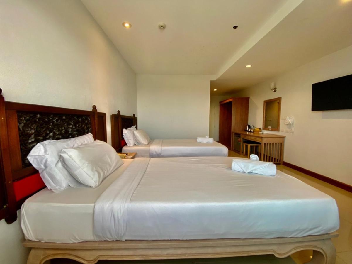 At Ruam Chok Hotel Chiang Mai Exterior foto