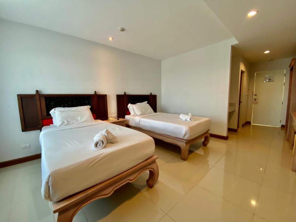 At Ruam Chok Hotel Chiang Mai Exterior foto
