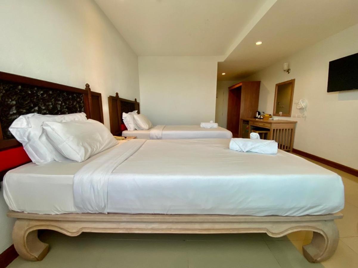 At Ruam Chok Hotel Chiang Mai Exterior foto