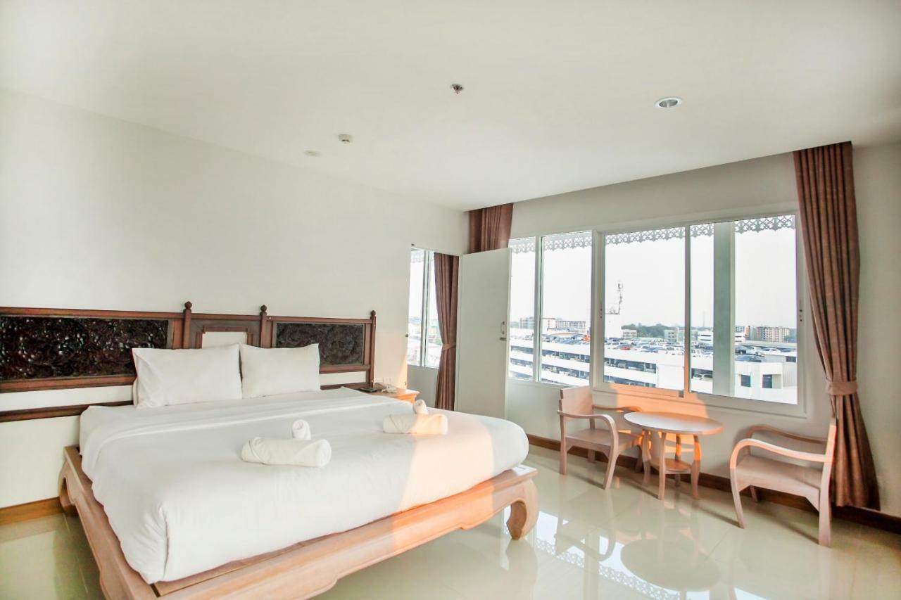 At Ruam Chok Hotel Chiang Mai Exterior foto