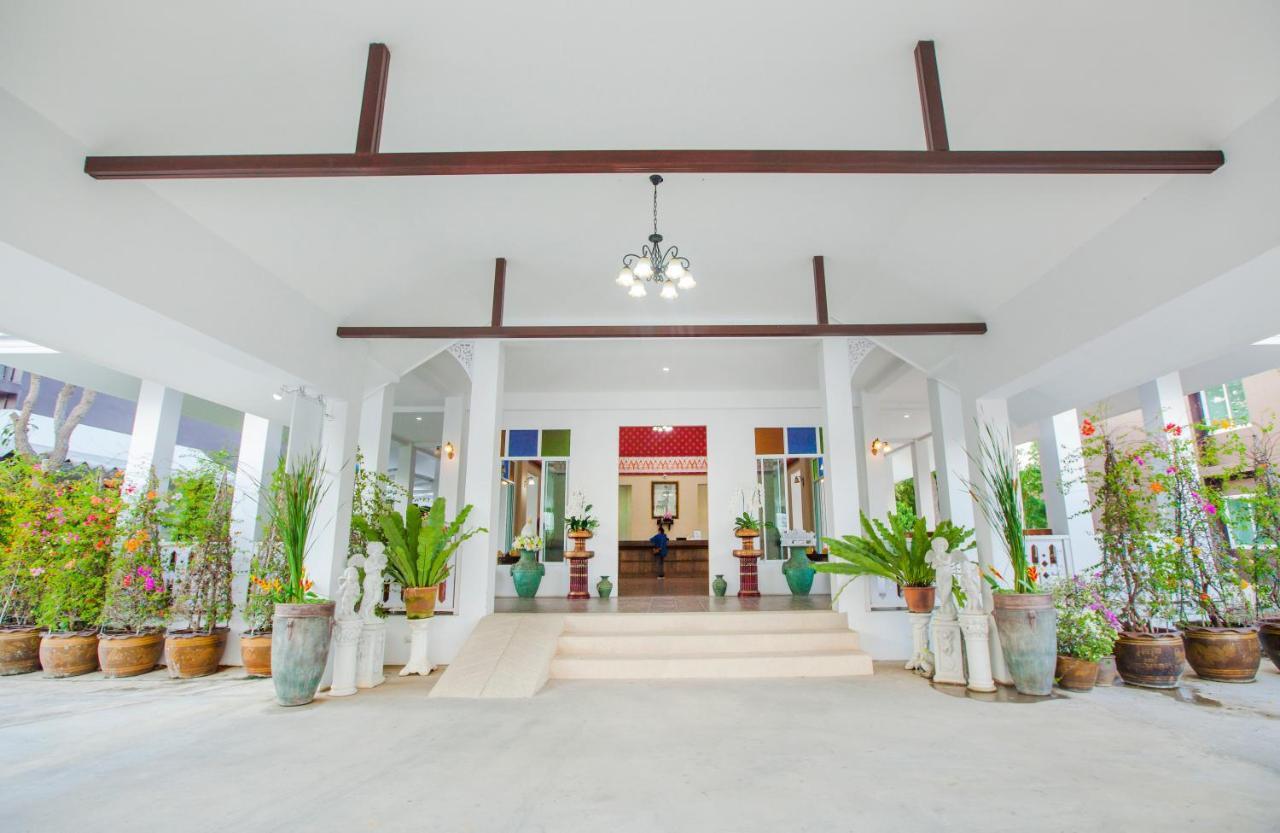 At Ruam Chok Hotel Chiang Mai Exterior foto